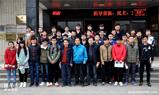 安工大在公司作畢業(yè)設計,在皖南電機合影留念 安工大在公司作畢業(yè)設計,在皖南電機合影留念