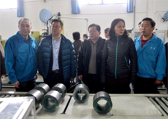 管兵陪同考核組參觀線圈車間自動(dòng)化流水線 管兵陪同考核組參觀線圈車間自動(dòng)化流水線