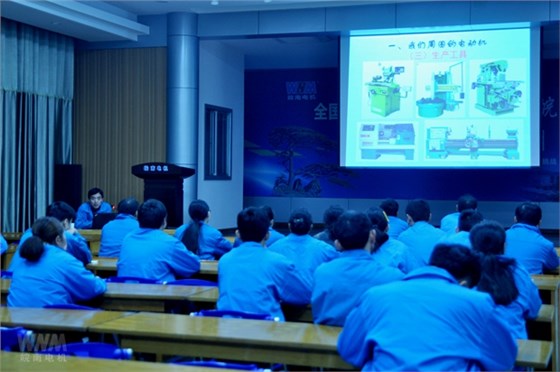 新學員在接受工藝知識培訓 新學員在接受工藝知識培訓