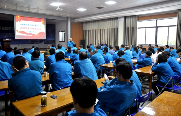 黨委副書記、工會(huì)主席胡夏生主持論壇 黨委副書記、工會(huì)主席胡夏生主持論壇