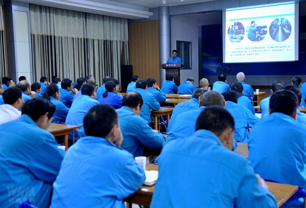 皖南電機(jī):班組長(zhǎng)在作精彩發(fā)言 皖南電機(jī):班組長(zhǎng)在作精彩發(fā)言