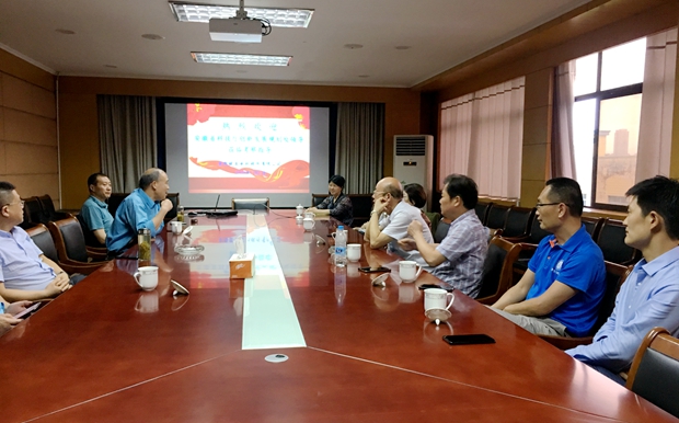 安徽省科技廳創新發展規劃處黃河清處長等一行在縣科商經信局的陪同下 安徽省科技廳創新發展規劃處黃河清處長等一行在縣科商經信局的陪同下